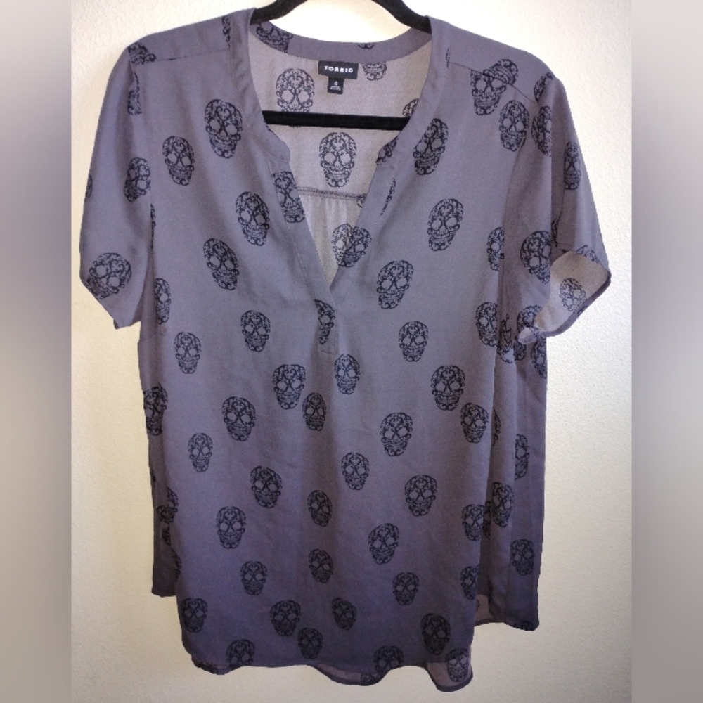 Torrid Size:0 Gray Skull Patterned Fabric 100% Polyester